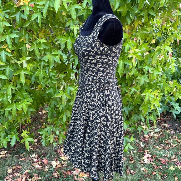 Effie’s Heart Sleeveless Dress - Picture 3 of 13